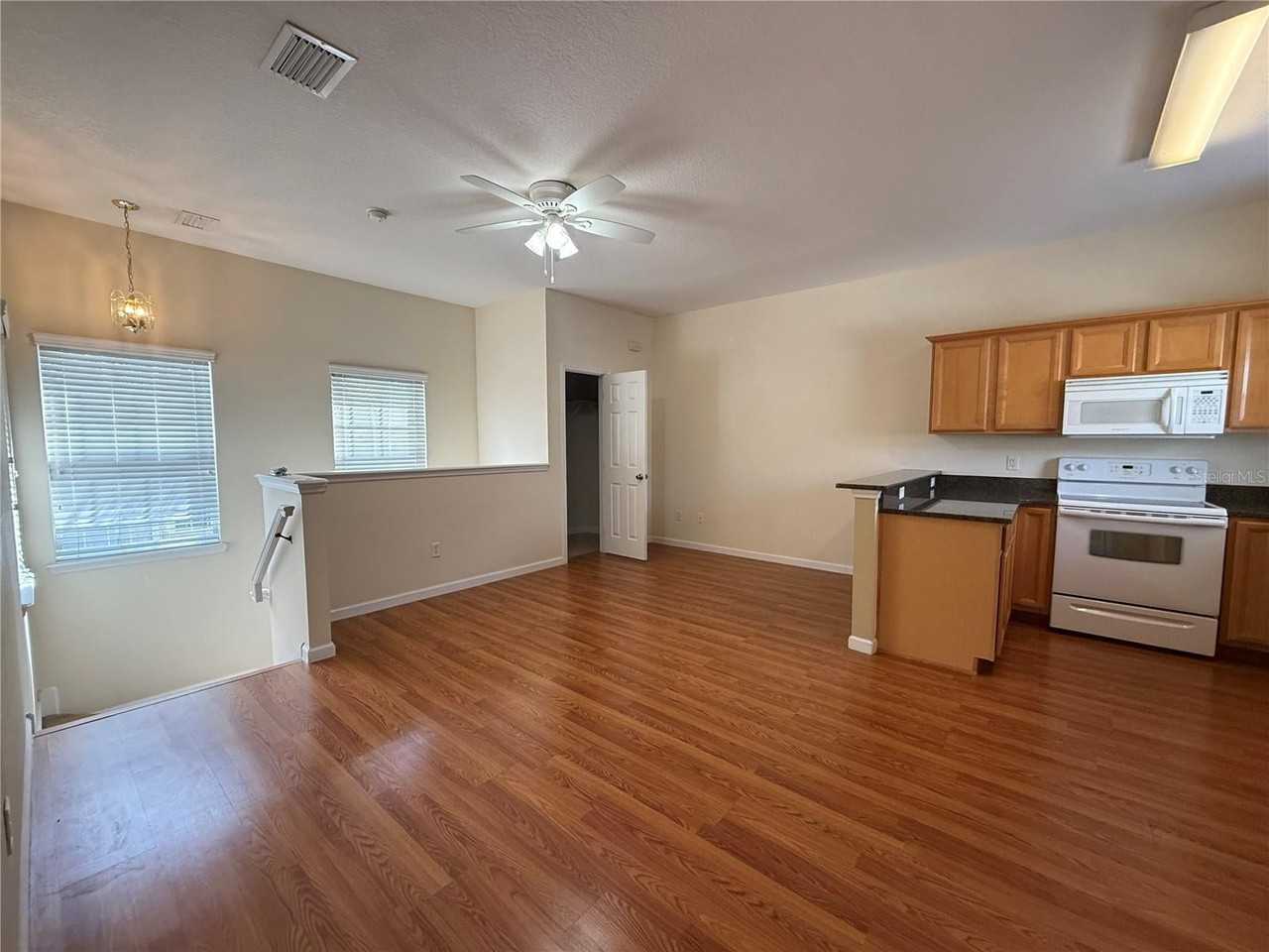 823 Oak Shadows Rd - Photo 4 of 12