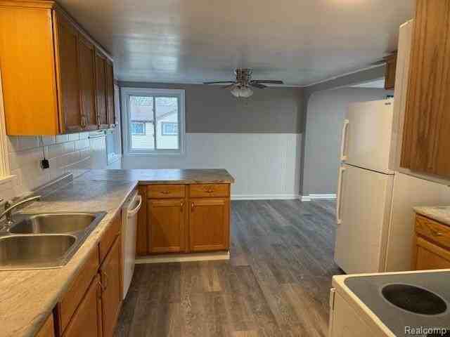 2434 N Long Lake Rd - Photo 3 of 16