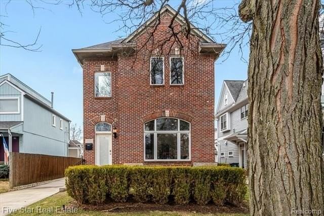 960 Davis Ave - Photo 2 of 44