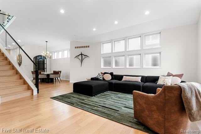 960 Davis Ave - Photo 4 of 44