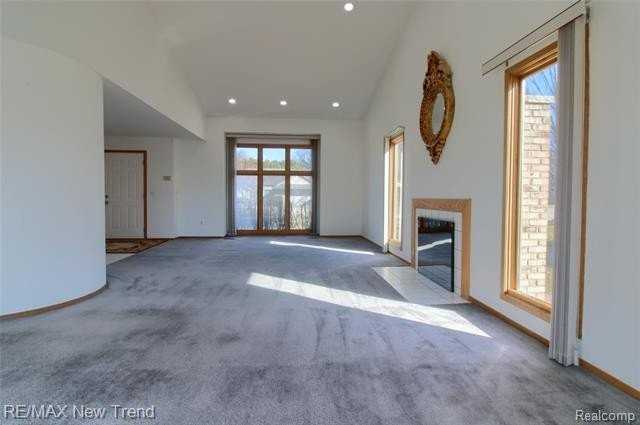 30301 Essex Dr - Photo 6 of 34