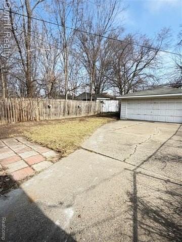 7324 Pierson St - Photo 2 of 13