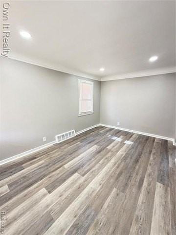 7324 Pierson St - Photo 3 of 13