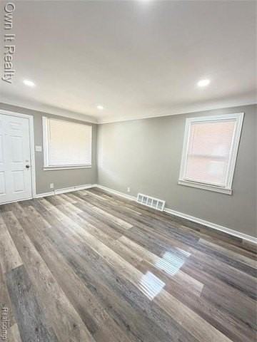 7324 Pierson St - Photo 4 of 13