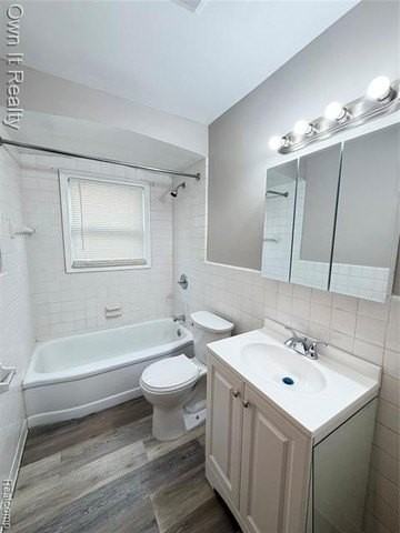 7324 Pierson St - Photo 6 of 13