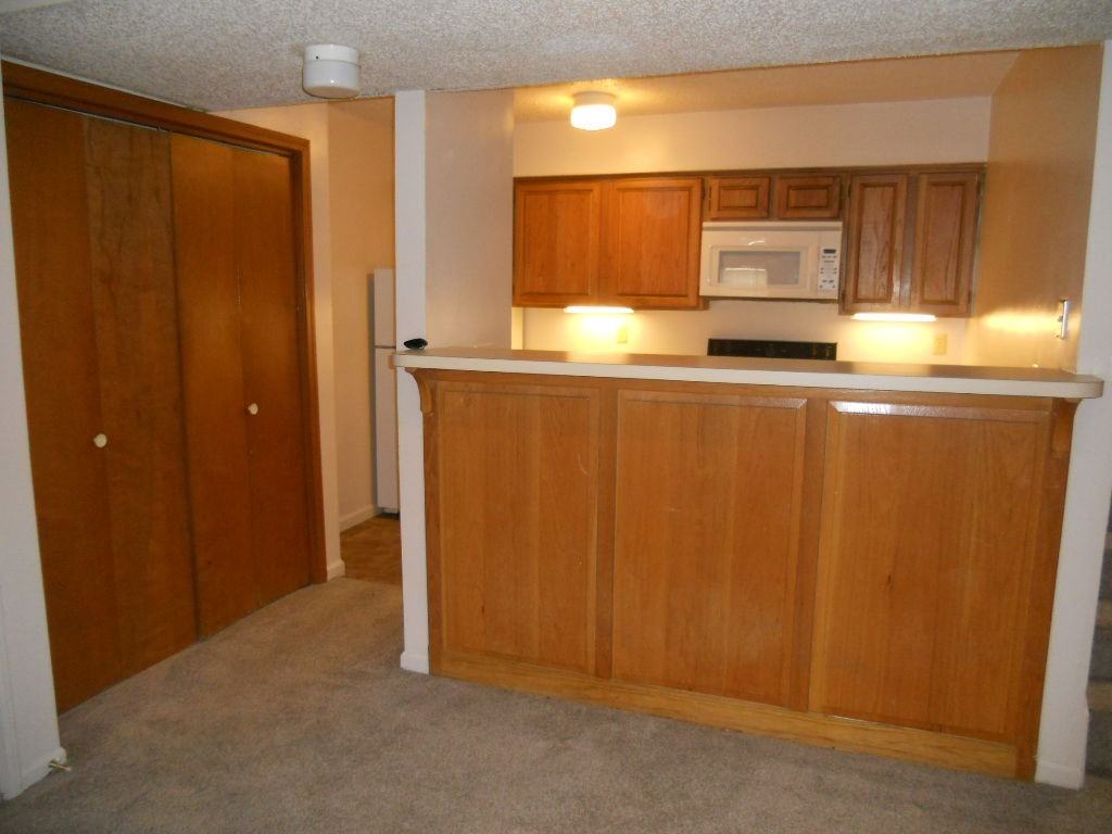 2322 Hawthorn Dr - Photo 2 of 8