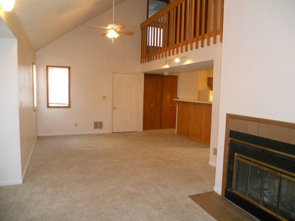 2322 Hawthorn Dr - Photo 5 of 8