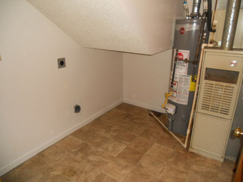 2322 Hawthorn Dr - Photo 7 of 8