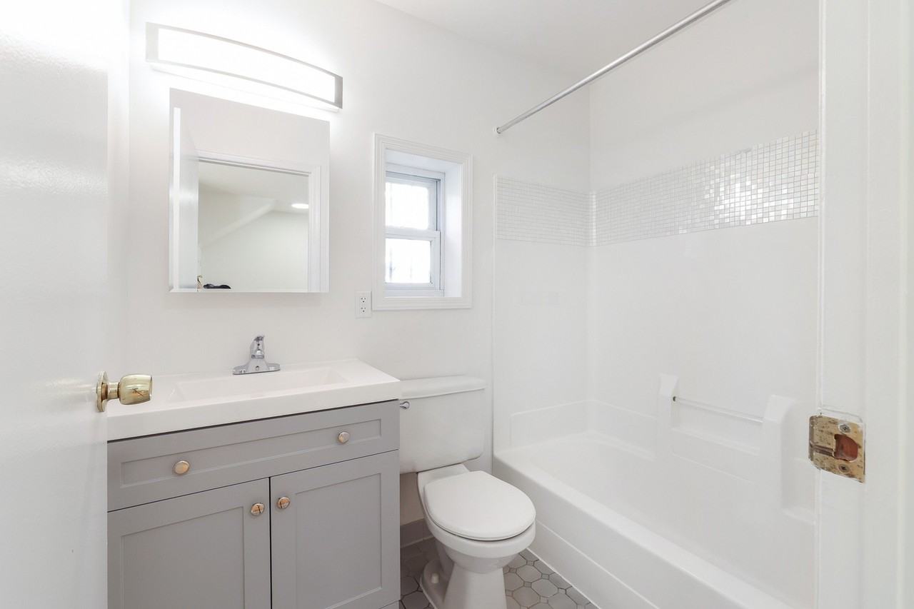 75 Jackson St Apt 1r - Photo 5 of 6