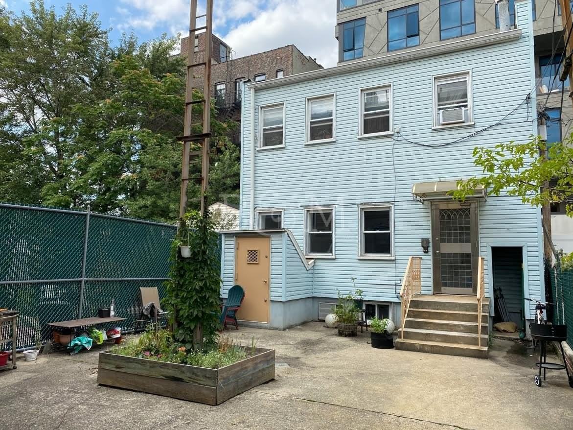 75 Jackson St Apt 1r - Photo 6 of 6