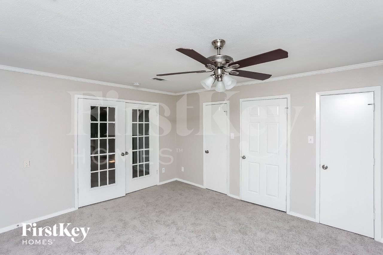 5614 Sarasota Dr - Photo 3 of 16