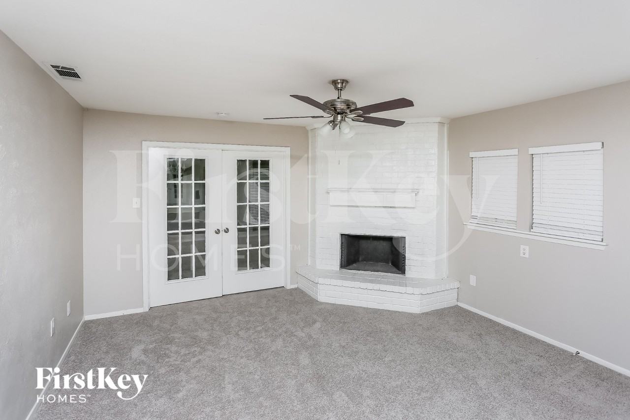 5614 Sarasota Dr - Photo 4 of 16