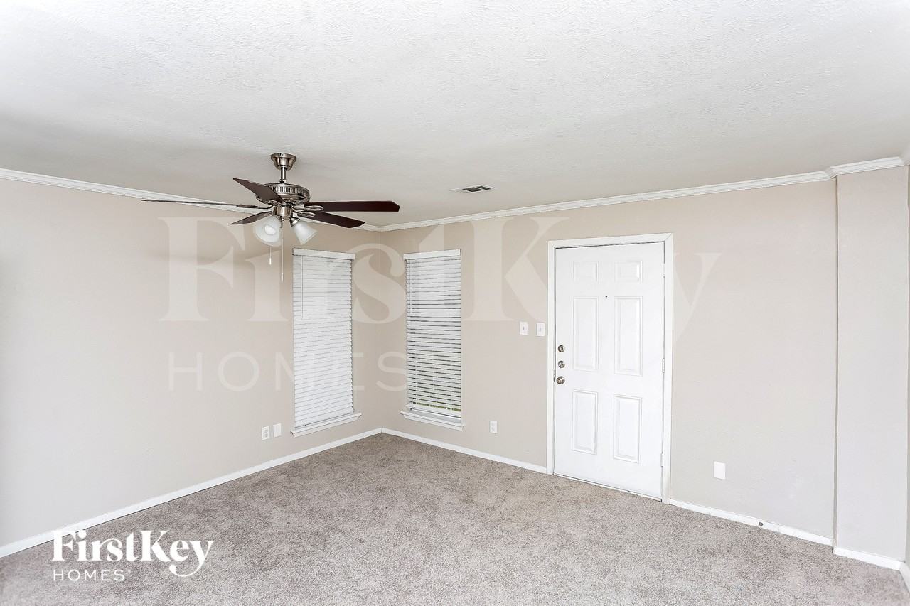 5614 Sarasota Dr - Photo 5 of 16