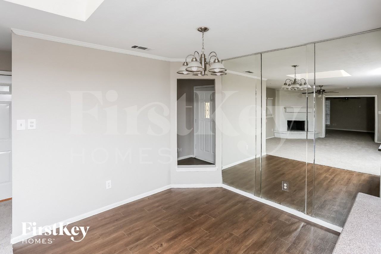 5614 Sarasota Dr - Photo 6 of 16