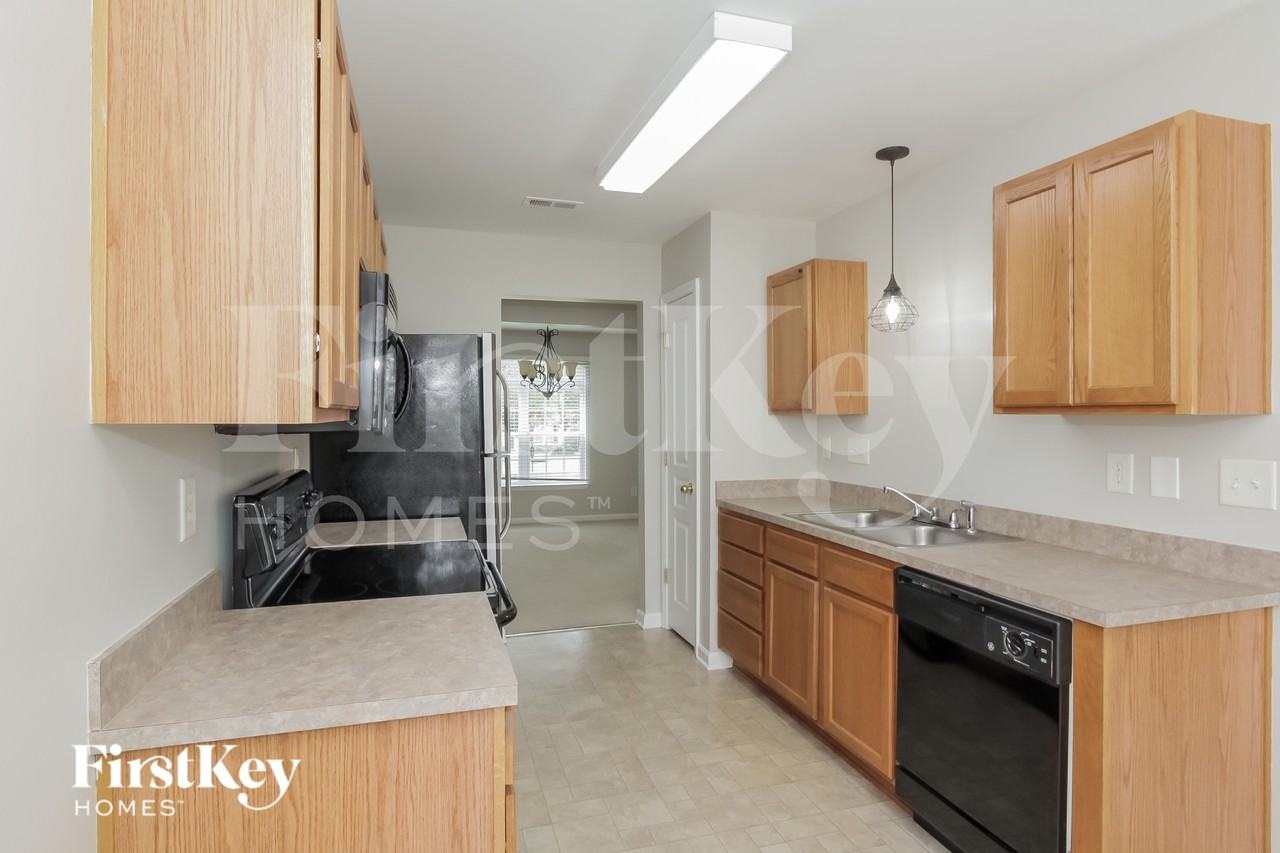 109 Egerton Dr - Photo 7 of 16