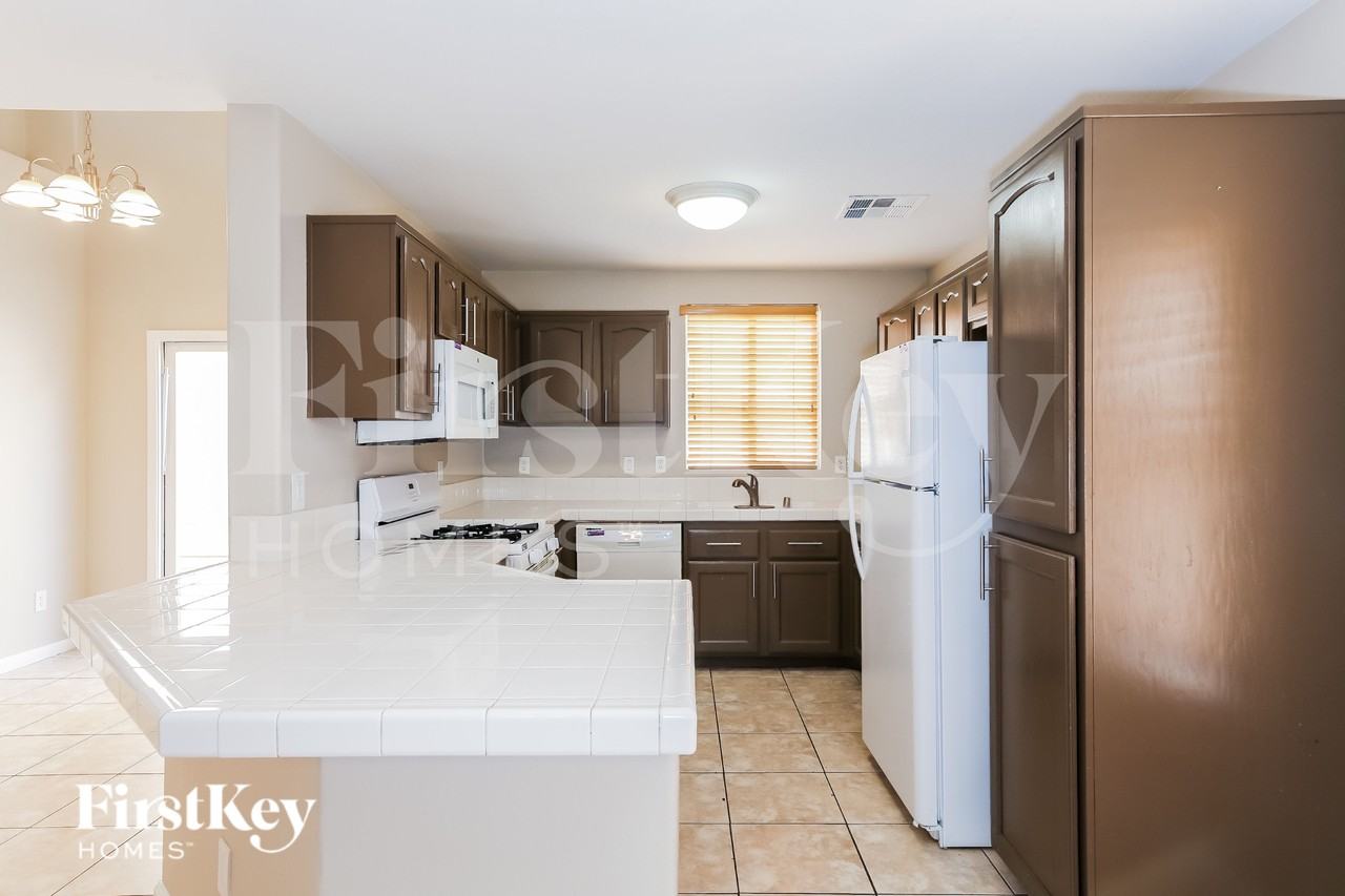 7202 Cestrum Rd - Photo 6 of 16