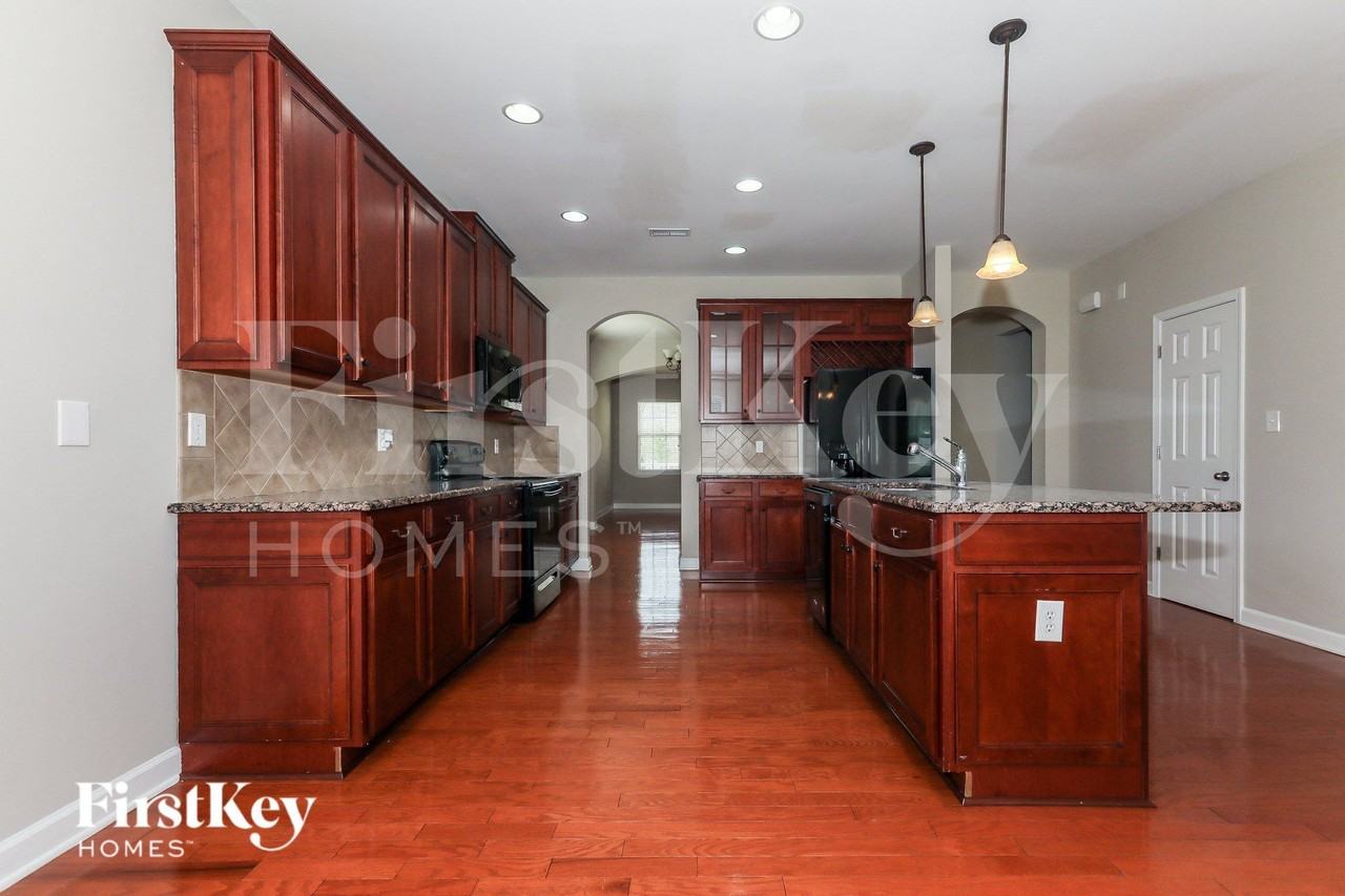 4210 High Shoals Dr - Photo 5 of 15