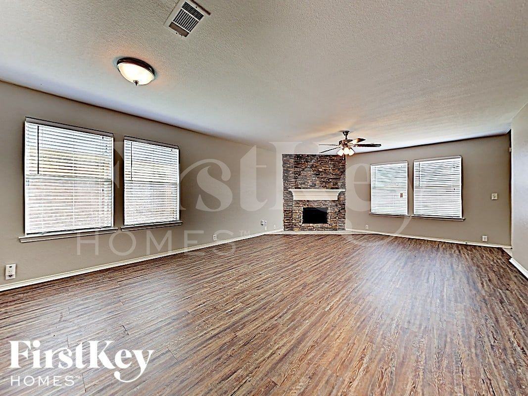 8812 Sagebrush Trl - Photo 2 of 17