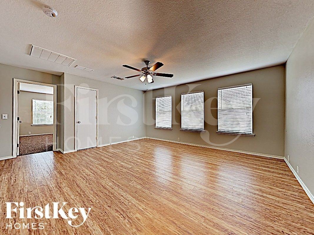 8812 Sagebrush Trl - Photo 3 of 17