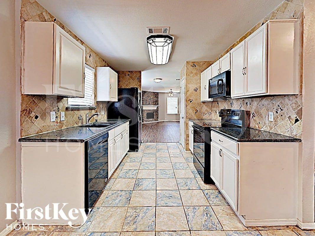 8812 Sagebrush Trl - Photo 5 of 17