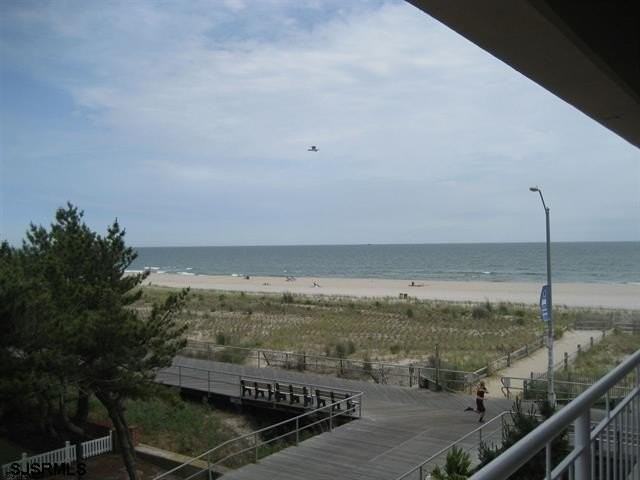 6100 Boardwalk - Photo 7 of 8