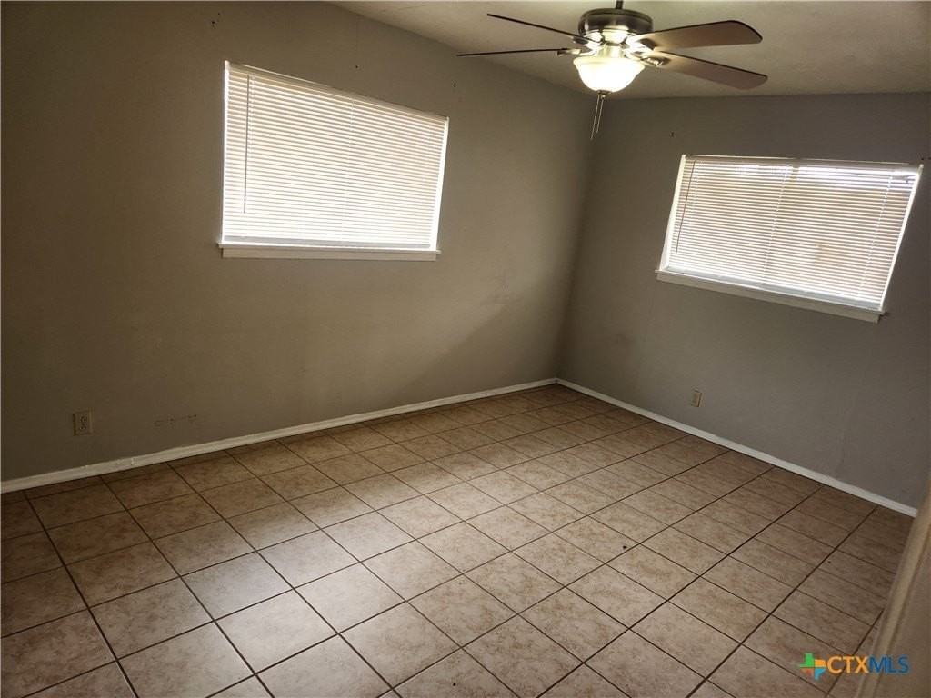 1802 W Avenue H Apt A - Photo 3 of 5