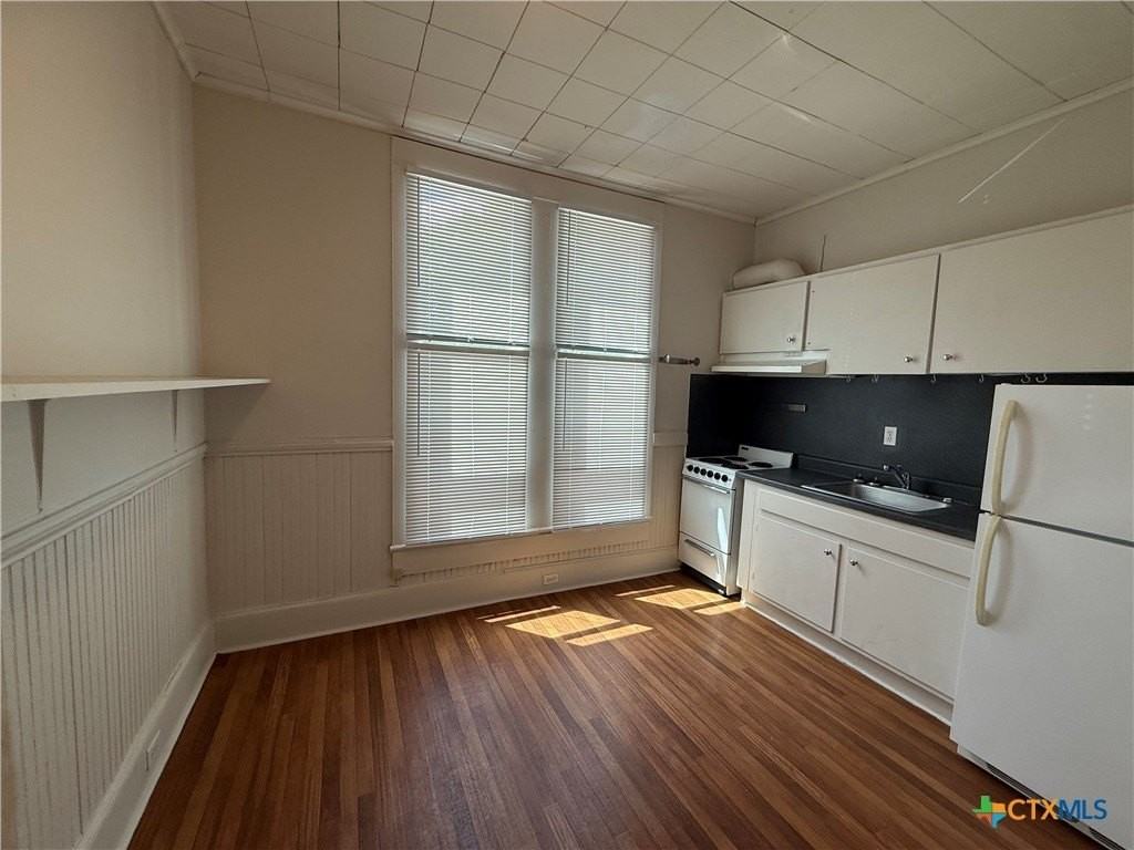 319 North St Apt 1 - Photo 4 of 5