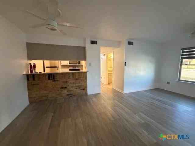 508 E Travis St - Photo 3 of 17