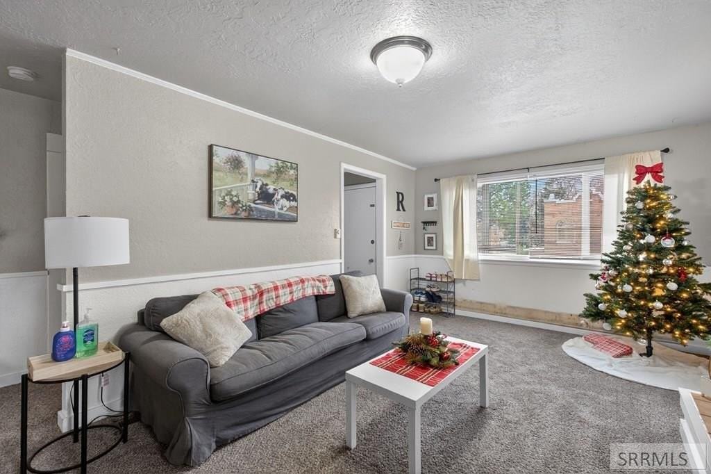 337 N Johnson Ave - Photo 4 of 34