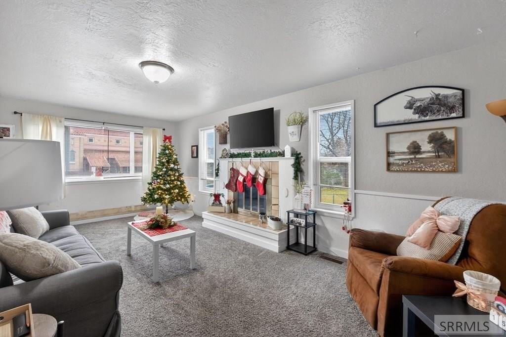 337 N Johnson Ave - Photo 5 of 34