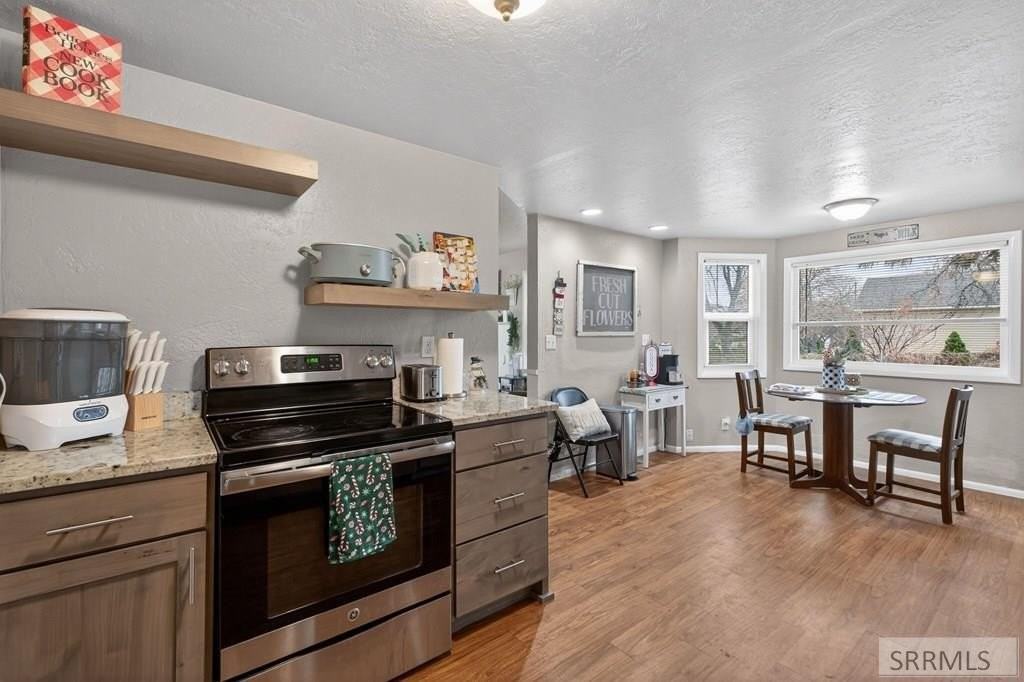 337 N Johnson Ave - Photo 6 of 34