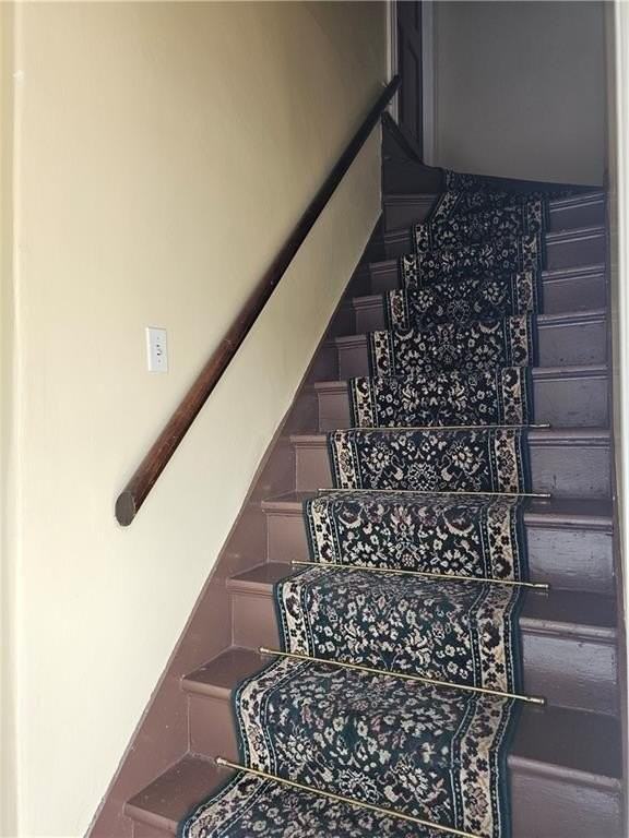 37 Pleasant St - Photo 4 of 10