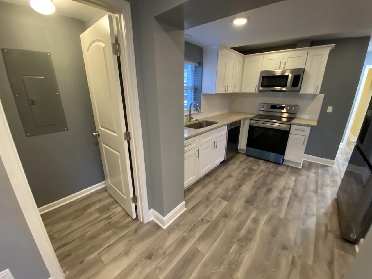 2062 Hollywood Dr - Photo 6 of 25