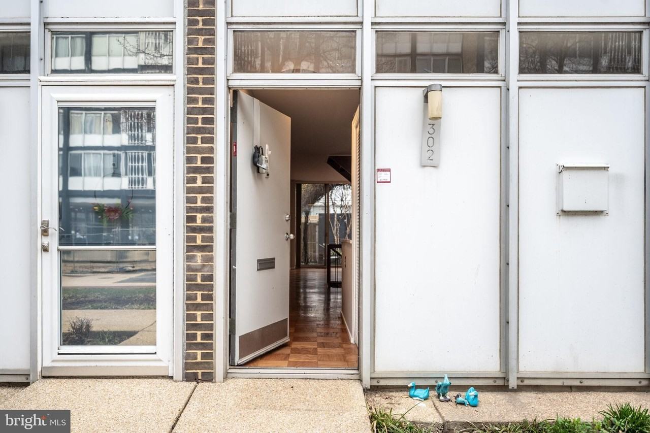 302 N St Sw Unit 302 - Photo 3 of 50