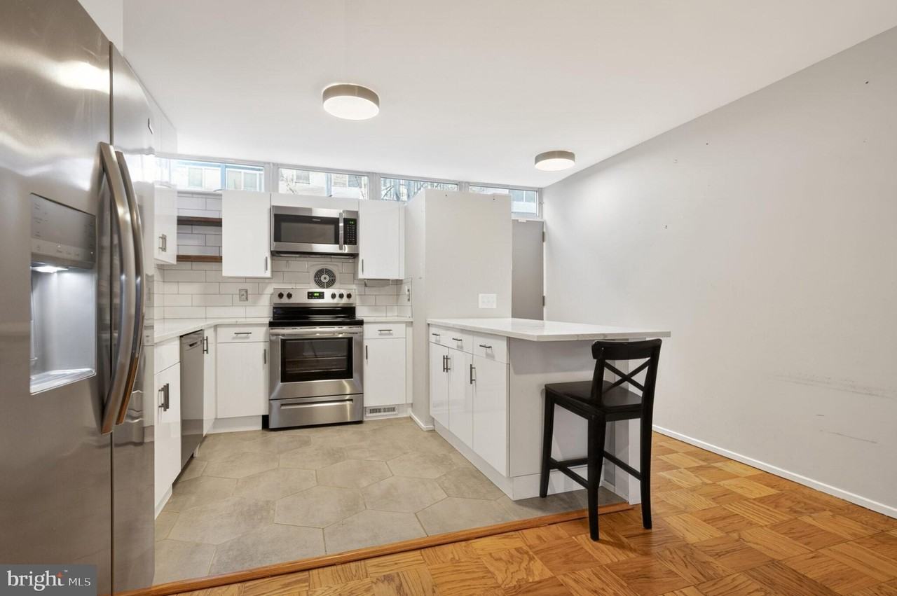 302 N St Sw Unit 302 - Photo 5 of 50