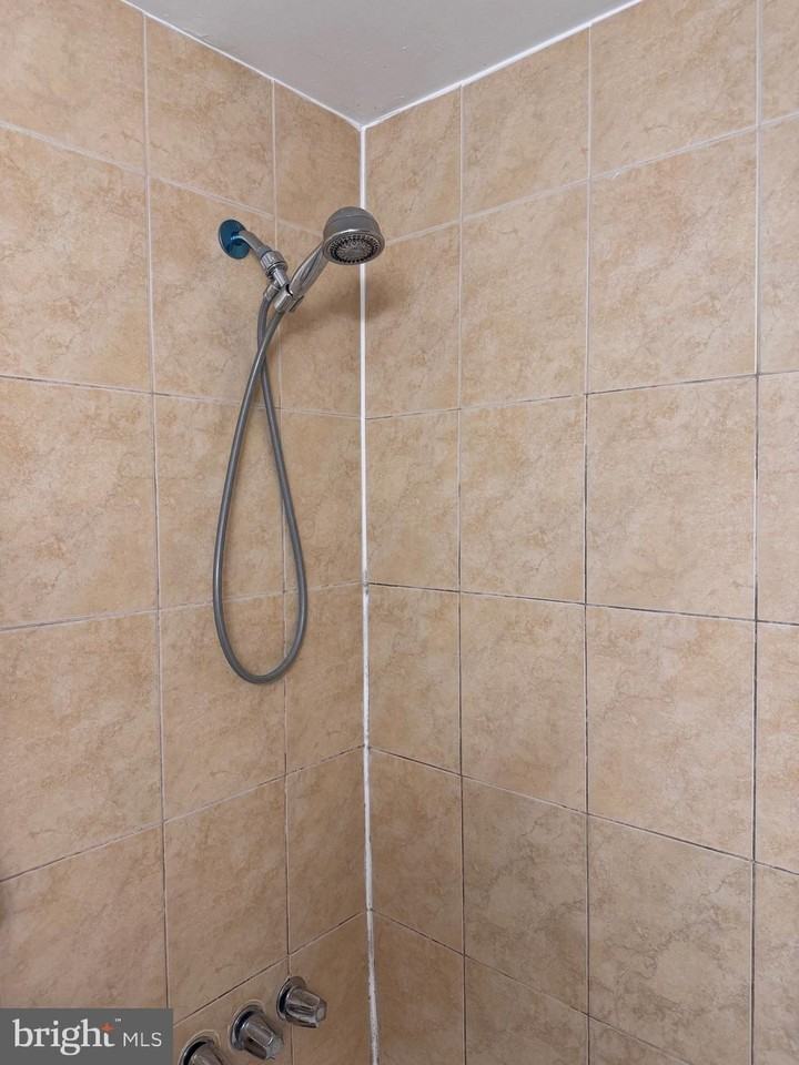 1513 Massachusetts Ave Se Unit B - Photo 4 of 9