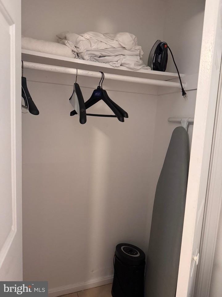 1513 Massachusetts Ave Se Unit B - Photo 5 of 9