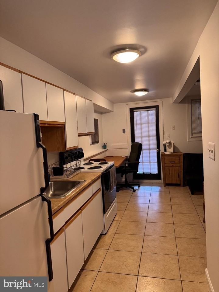 1513 Massachusetts Ave Se Unit B - Photo 7 of 9