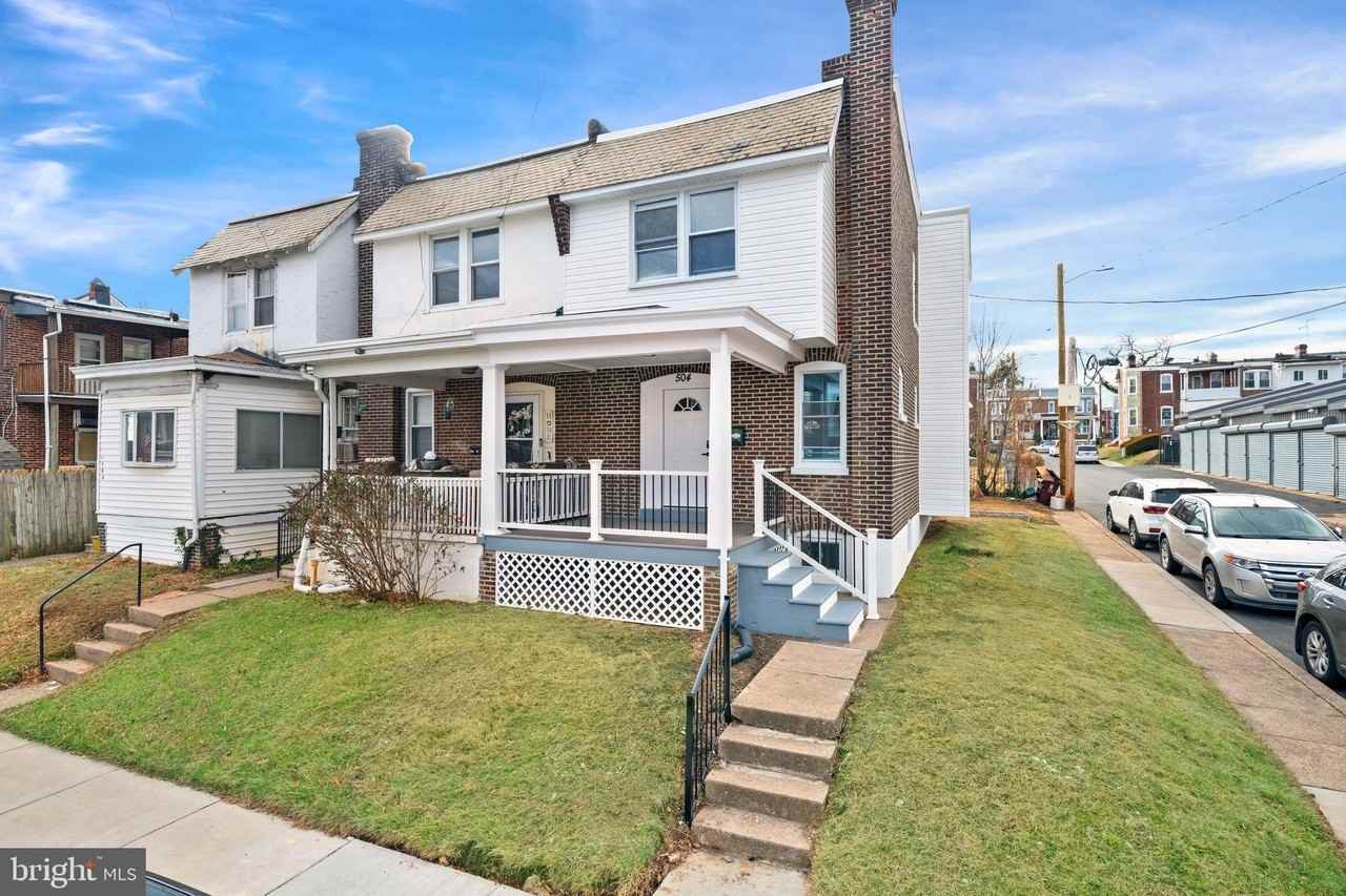 504 W 26th St - Photo 2 of 23