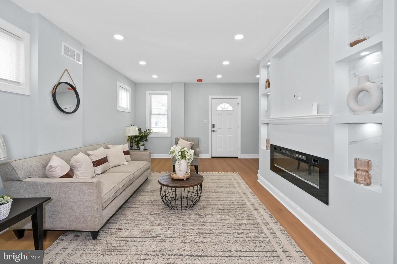 504 W 26th St - Photo 5 of 23