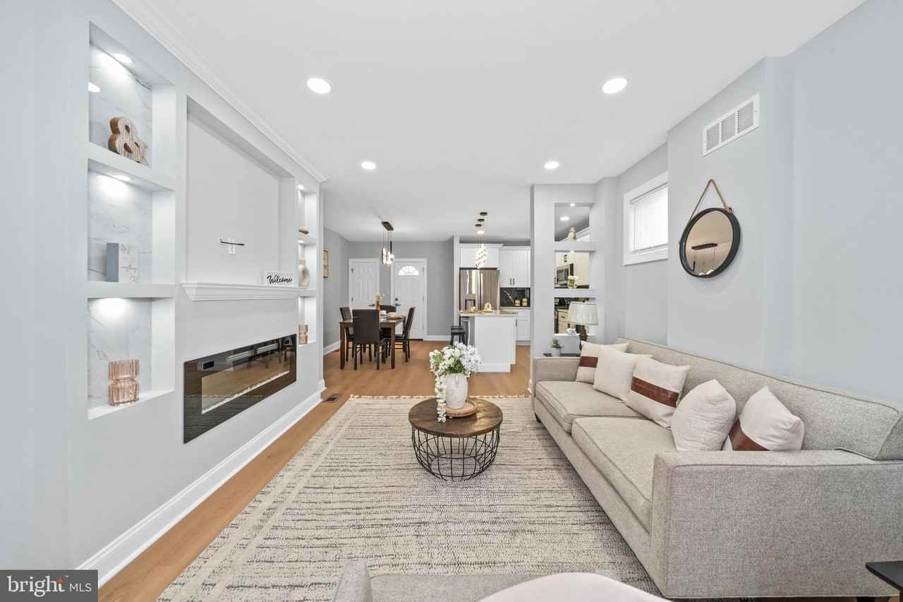 504 W 26th St - Photo 6 of 23