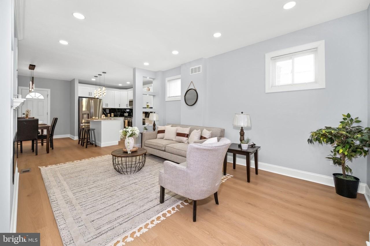 504 W 26th St - Photo 7 of 23