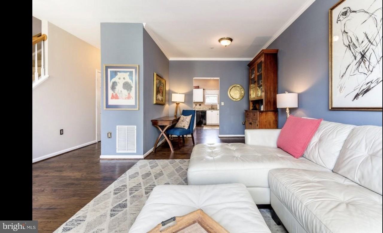 2546 Selkirk Ct - Photo 4 of 24