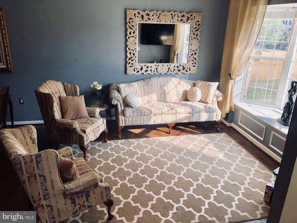 2546 Selkirk Ct - Photo 7 of 24