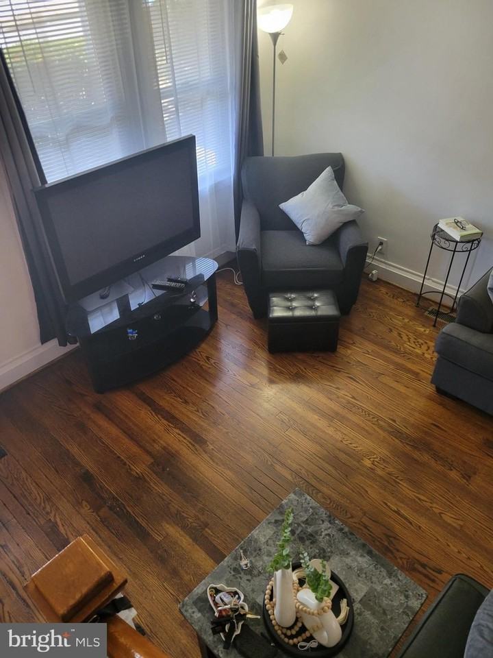 3718 Woodridge Rd - Photo 3 of 17