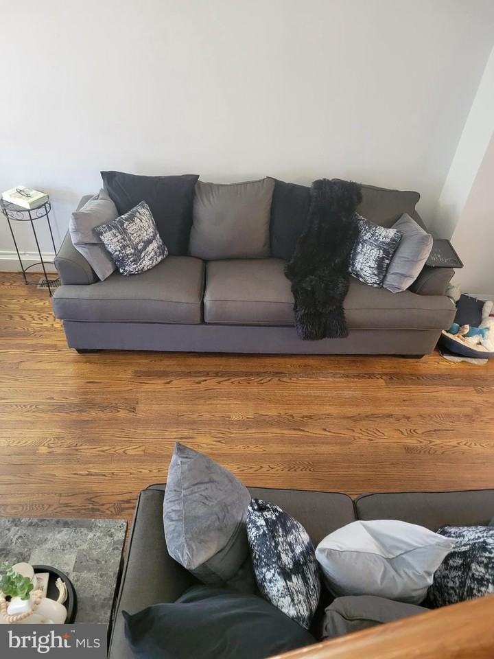 3718 Woodridge Rd - Photo 4 of 17