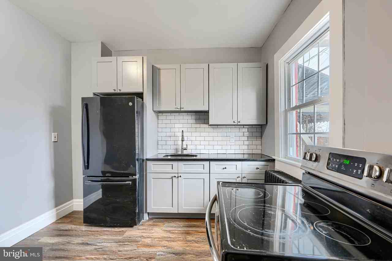 2533 W Lombard St - Photo 4 of 40