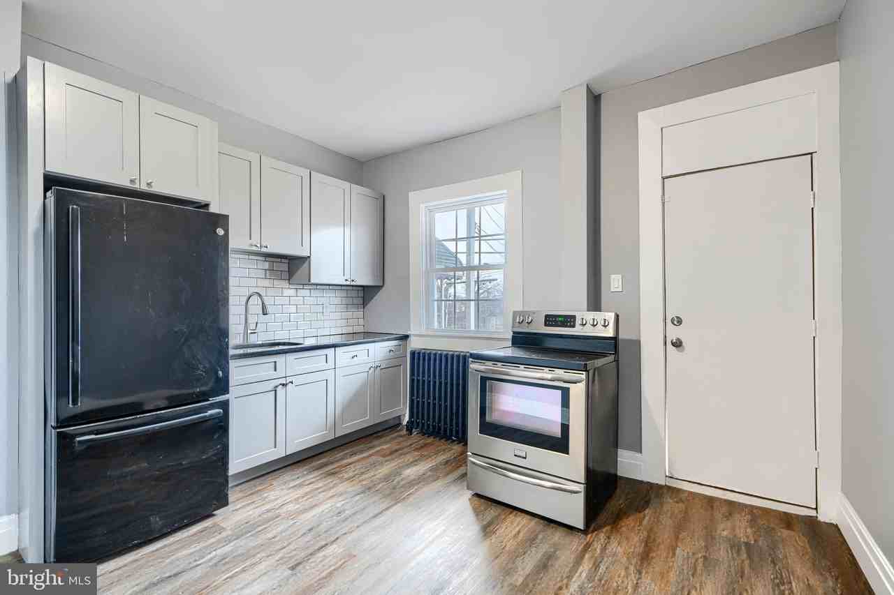 2533 W Lombard St - Photo 6 of 40