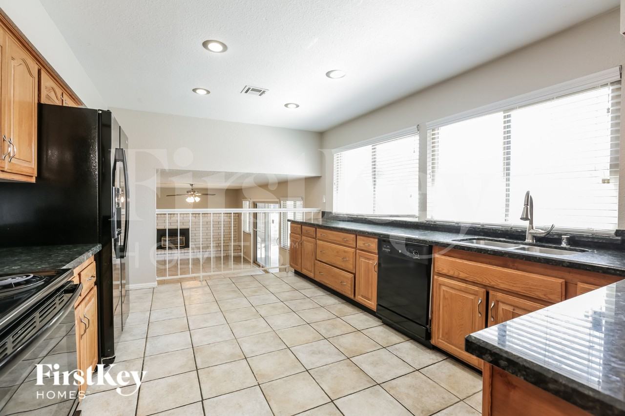 5341 Supai Dr - Photo 6 of 16