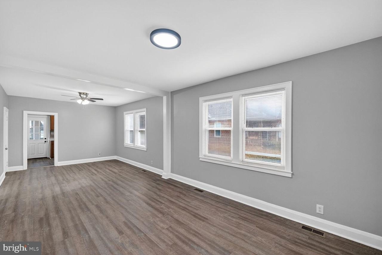 1955 WALNUT - FIRST LEVEL Avenue - Photo 2 of 14